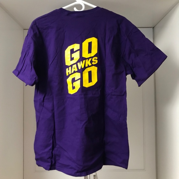 Wilfrid Laurier WLU Hawks T-Shirt Purple and Gold Rally Basketball Football L - Picture 2 of 3